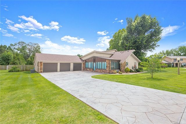 4603 W Centre Court, Rogers, AR 72758