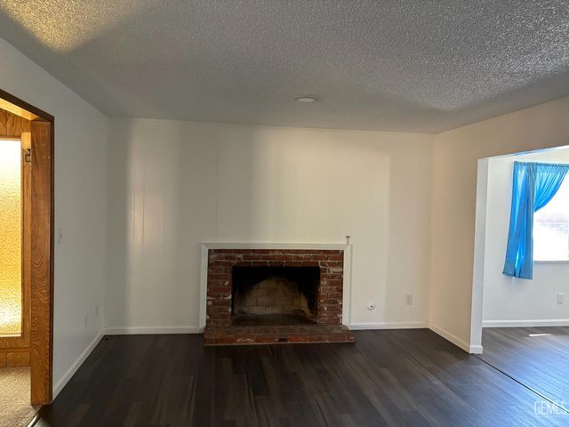 518 McKelvey Avenue, Bakersfield, CA 93308