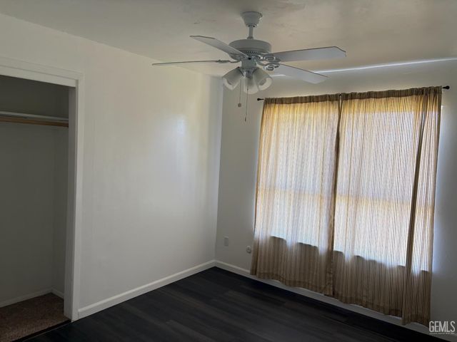 518 McKelvey Avenue, Bakersfield, CA 93308