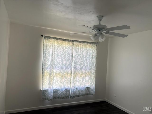 518 McKelvey Avenue, Bakersfield, CA 93308