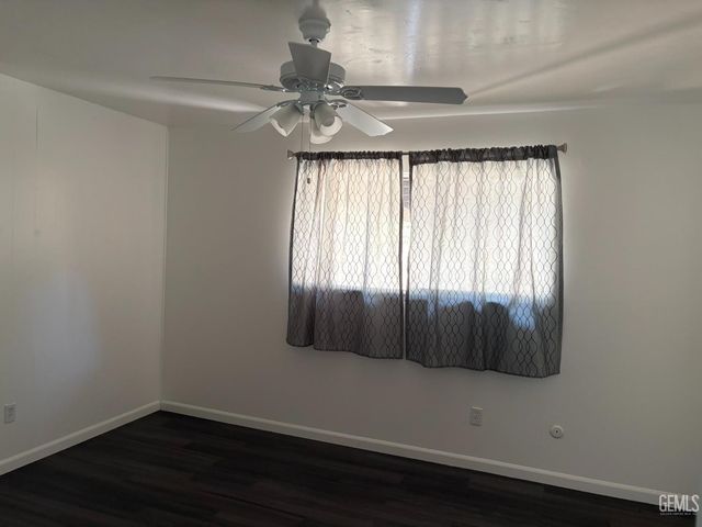 518 McKelvey Avenue, Bakersfield, CA 93308