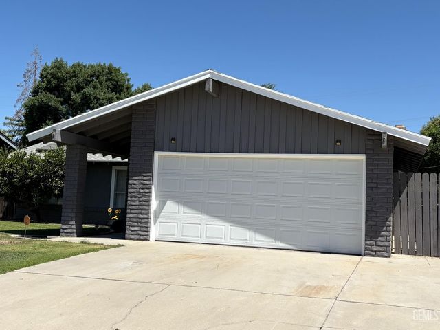 518 McKelvey Avenue, Bakersfield, CA 93308