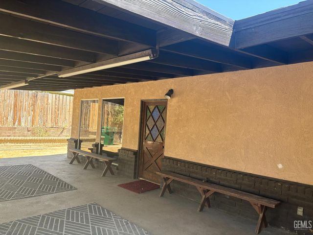 518 McKelvey Avenue, Bakersfield, CA 93308