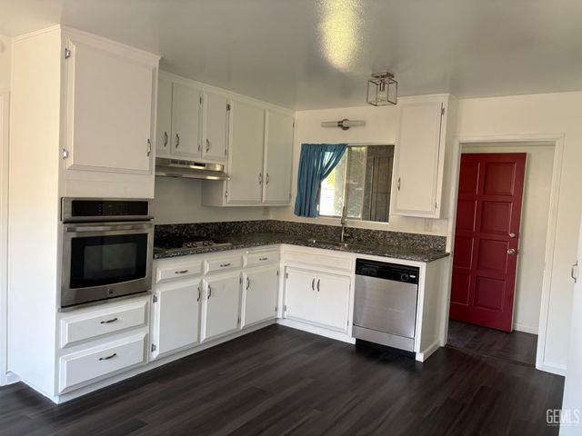 518 McKelvey Avenue, Bakersfield, CA 93308