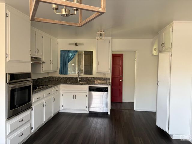 518 McKelvey Avenue, Bakersfield, CA 93308