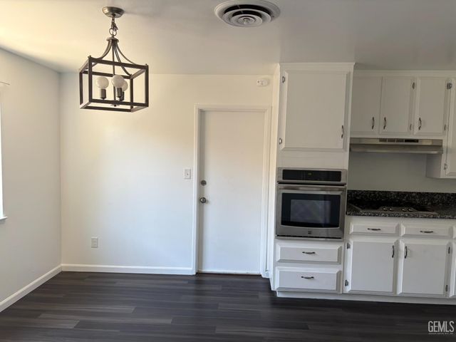 518 McKelvey Avenue, Bakersfield, CA 93308