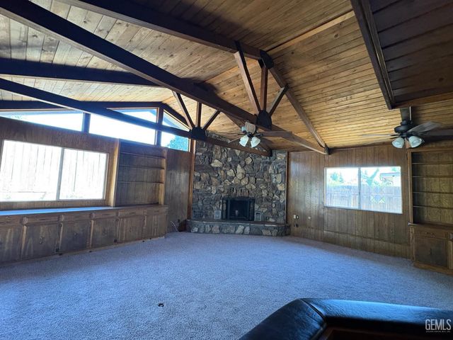 518 McKelvey Avenue, Bakersfield, CA 93308