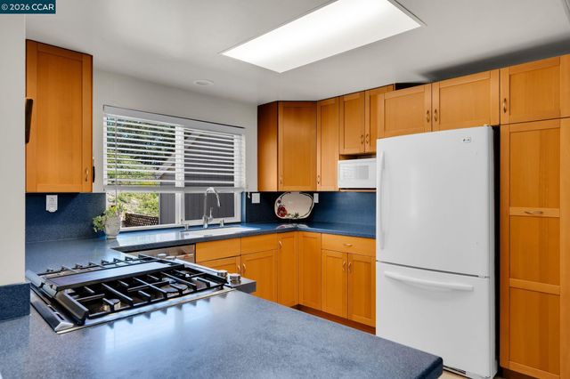6450 Viewpoint Ct, Martinez, CA 94553
