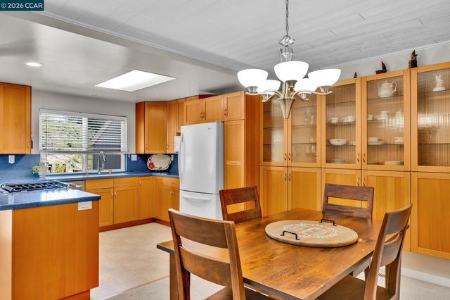 6450 Viewpoint Ct, Martinez, CA 94553
