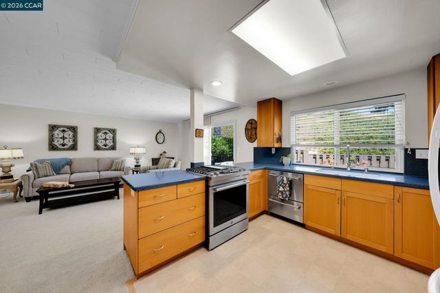 6450 Viewpoint Ct, Martinez, CA 94553