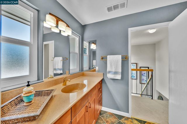 6450 Viewpoint Ct, Martinez, CA 94553