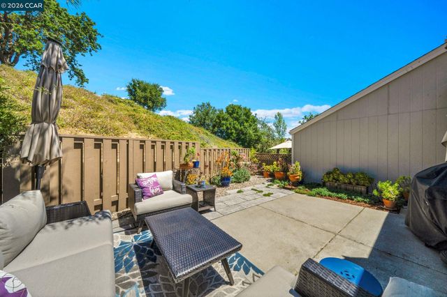 6450 Viewpoint Ct, Martinez, CA 94553