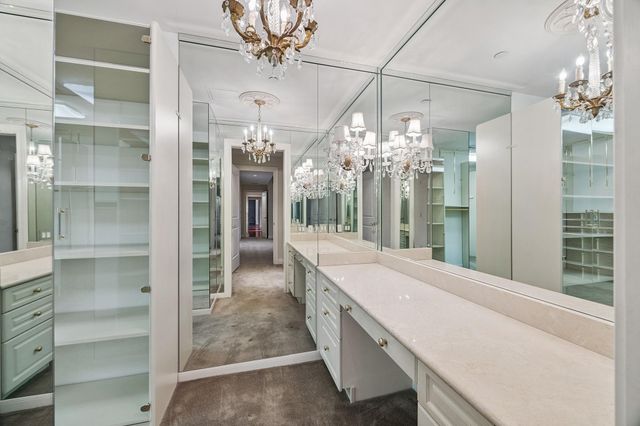 1100 Uptown Park Boulevard 102, Houston, TX 77056