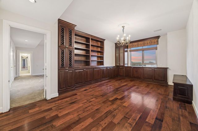 1100 Uptown Park Boulevard 102, Houston, TX 77056