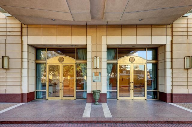 1100 Uptown Park Boulevard 102, Houston, TX 77056