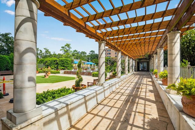 1100 Uptown Park Boulevard 102, Houston, TX 77056