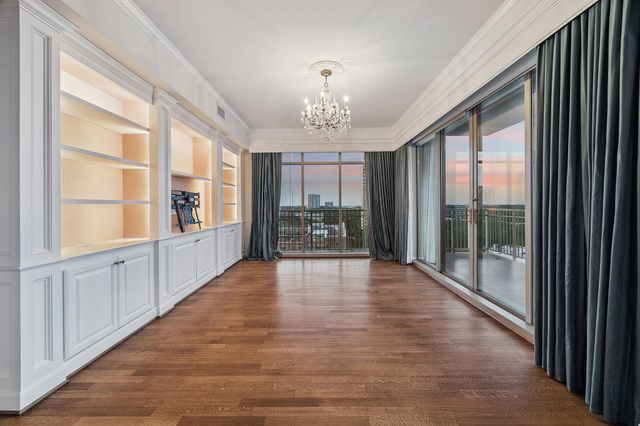 1100 Uptown Park Boulevard 102, Houston, TX 77056