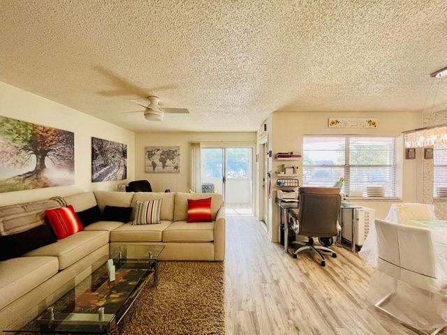 50 Plymouth F, West Palm Beach, FL 33417