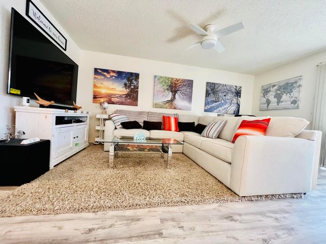 50 Plymouth F, West Palm Beach, FL 33417