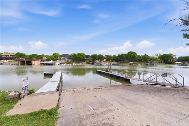 8325 Crosswind Drive, Fort Worth, TX 76179