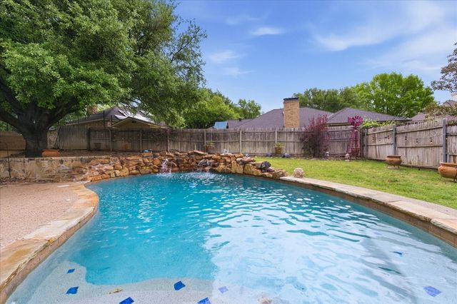 8325 Crosswind Drive, Fort Worth, TX 76179