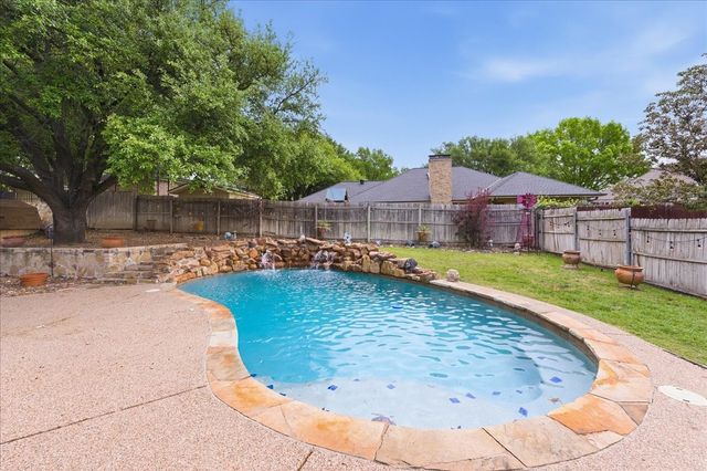 8325 Crosswind Drive, Fort Worth, TX 76179