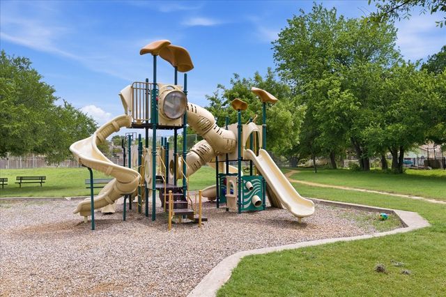 8325 Crosswind Drive, Fort Worth, TX 76179