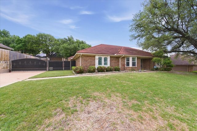 8325 Crosswind Drive, Fort Worth, TX 76179