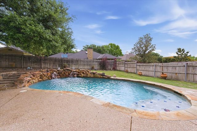 8325 Crosswind Drive, Fort Worth, TX 76179