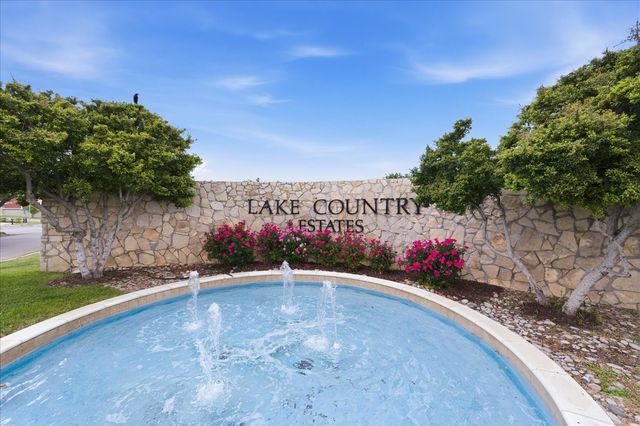 8325 Crosswind Drive, Fort Worth, TX 76179