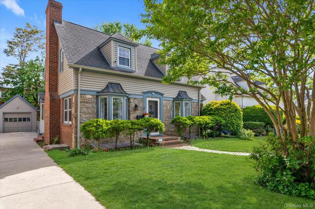 26 Latimer Court, Rockville Centre, NY 11570