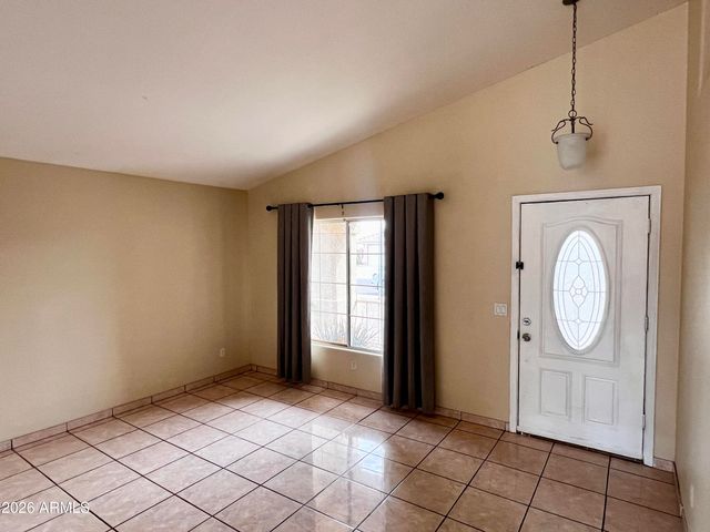 8212 W APACHE Street, Phoenix, AZ 85043