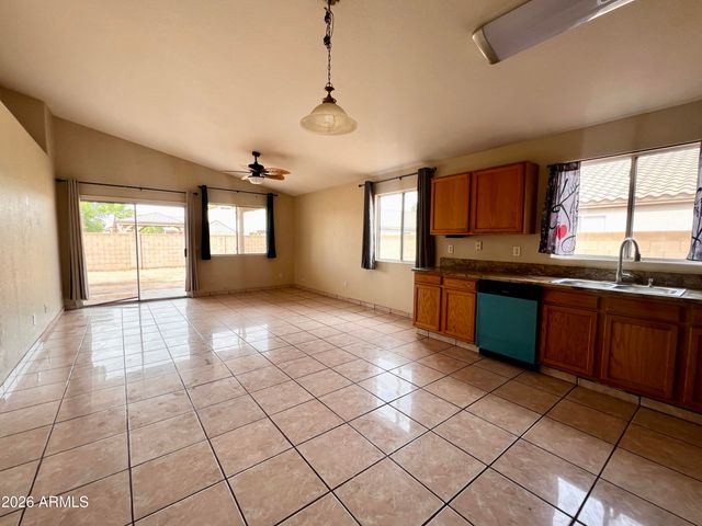 8212 W APACHE Street, Phoenix, AZ 85043