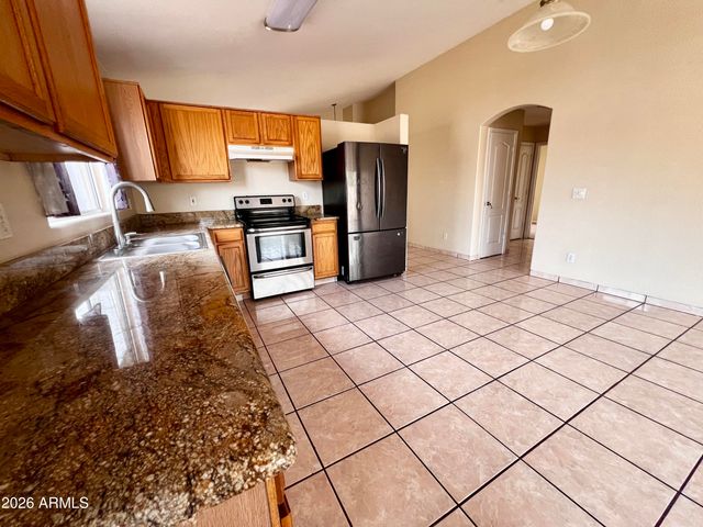 8212 W APACHE Street, Phoenix, AZ 85043