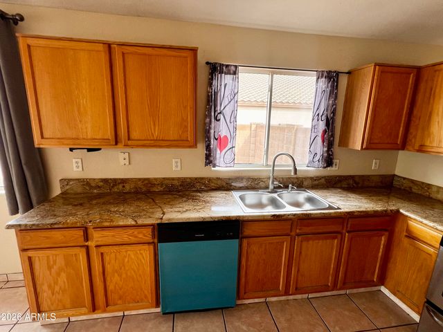 8212 W APACHE Street, Phoenix, AZ 85043