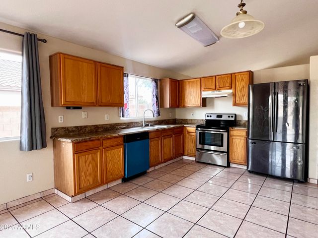 8212 W APACHE Street, Phoenix, AZ 85043