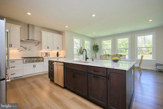 2904 RANDOM RD, Falls Church, VA 22042