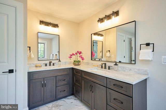 2904 RANDOM RD, Falls Church, VA 22042
