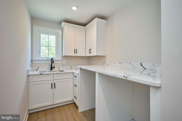 2904 RANDOM RD, Falls Church, VA 22042
