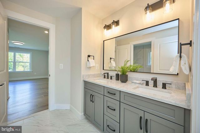 2904 RANDOM RD, Falls Church, VA 22042