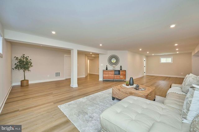 2904 RANDOM RD, Falls Church, VA 22042