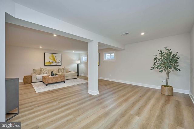 2904 RANDOM RD, Falls Church, VA 22042