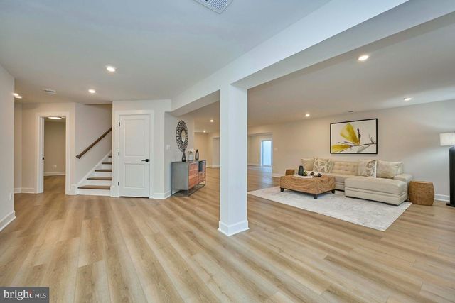 2904 RANDOM RD, Falls Church, VA 22042