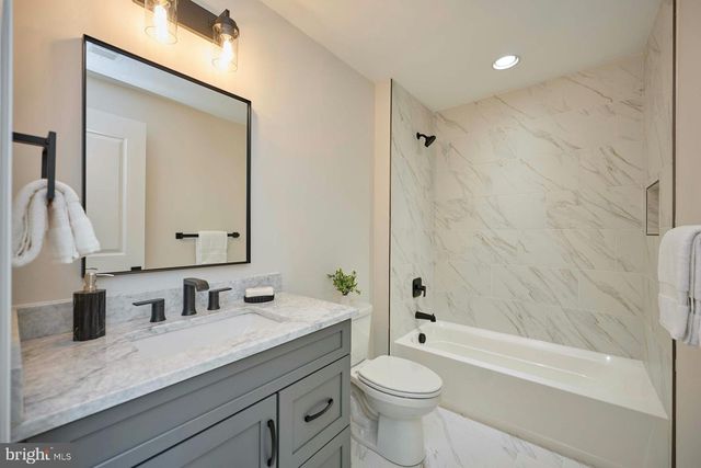 2904 RANDOM RD, Falls Church, VA 22042