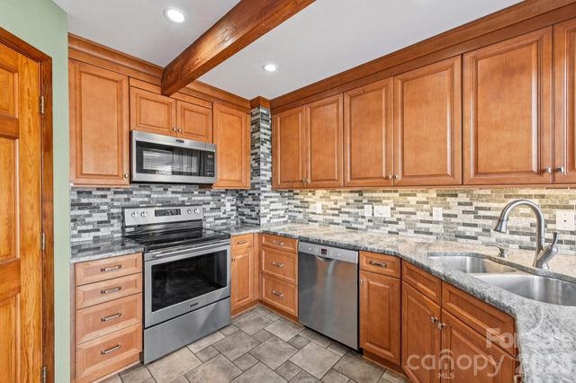 6880 Shade Tree Lane, Sherrills Ford, NC 28673