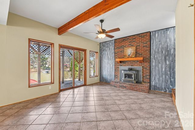 6880 Shade Tree Lane, Sherrills Ford, NC 28673