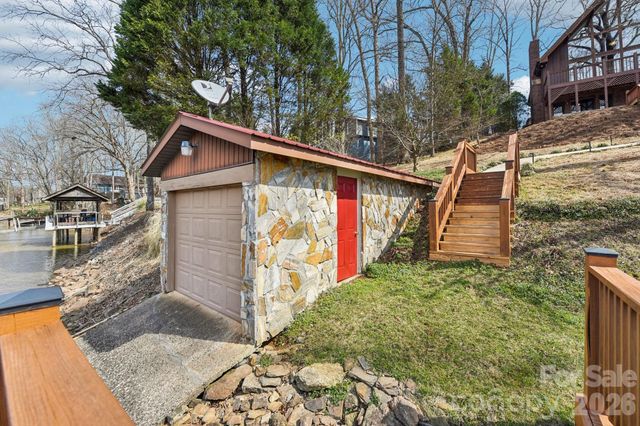 6880 Shade Tree Lane, Sherrills Ford, NC 28673