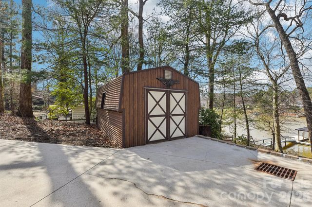 6880 Shade Tree Lane, Sherrills Ford, NC 28673