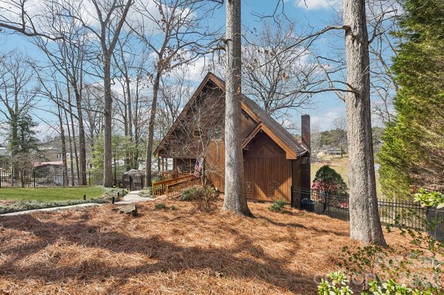 6880 Shade Tree Lane, Sherrills Ford, NC 28673