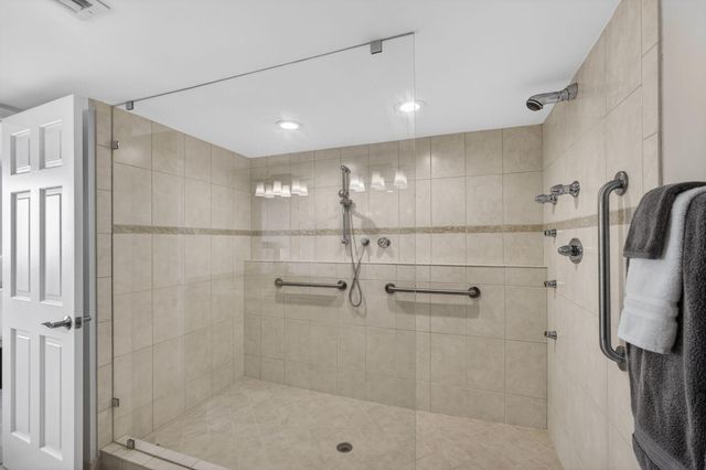 4200 N Ocean Drive 1-406, Riviera Beach, FL 33404